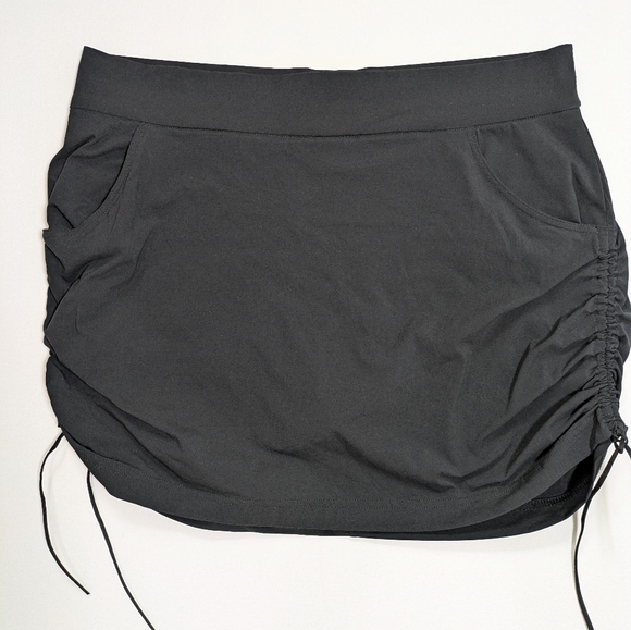 Columbia Women's Active Skort Skirt Color Black Size XL Like New! - Picture 2 of 8